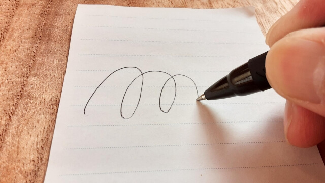 書けなくなったボールペンを復活させる方法