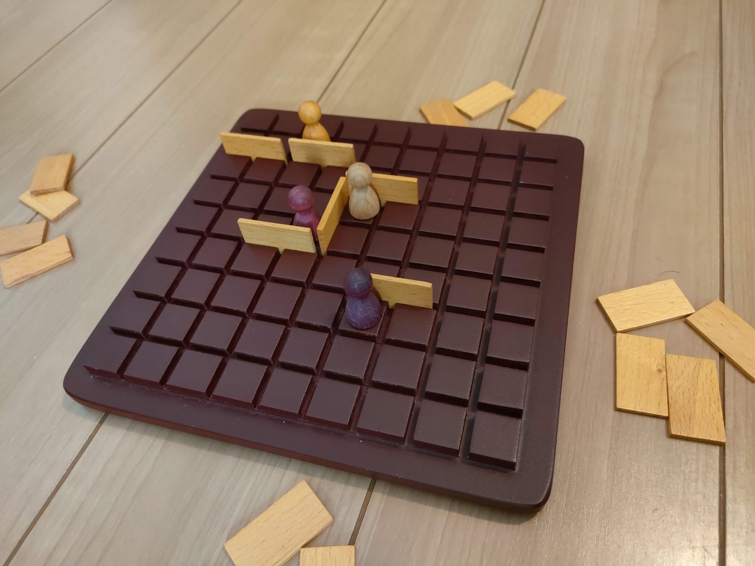 職場の昼休みにワイワイ！持ち運びにコンパクトな少人数ボードゲーム