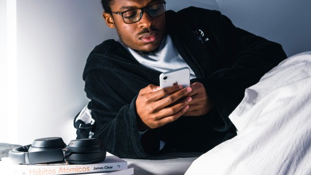 スマホが睡眠を破壊し、肥満を増やす？