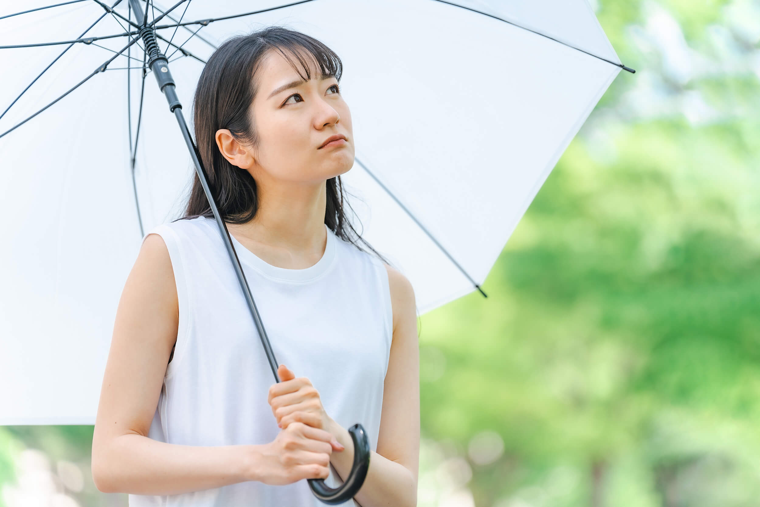 高温多湿な梅雨時期におすすめなスキンケア