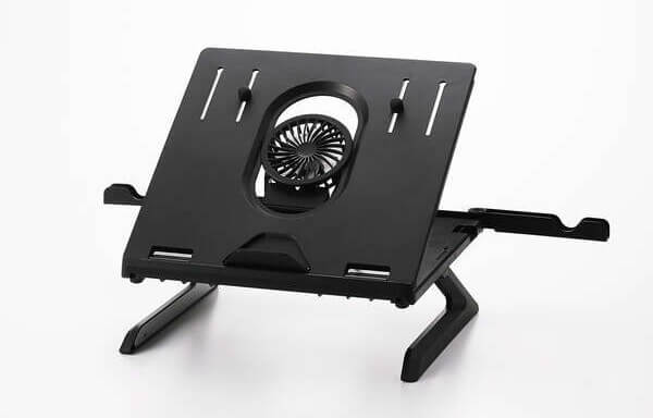 4）ELECOM　折りたたみ式ノートパソコンスタンド(8段階/脚付き/ファン付き)