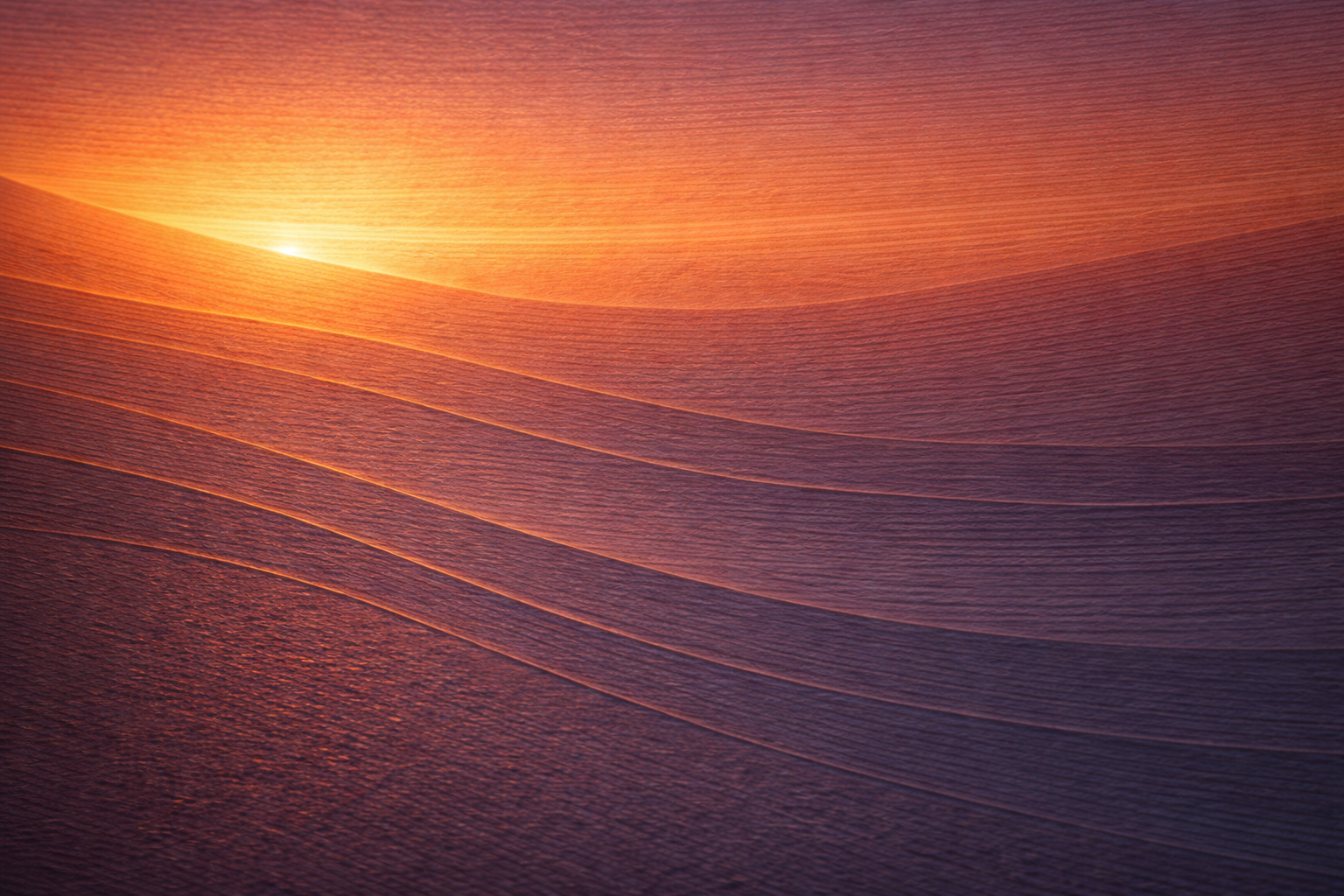 夕暮れの地平線を思わせる、ストライプエンボス