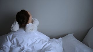 睡眠に悩む女性