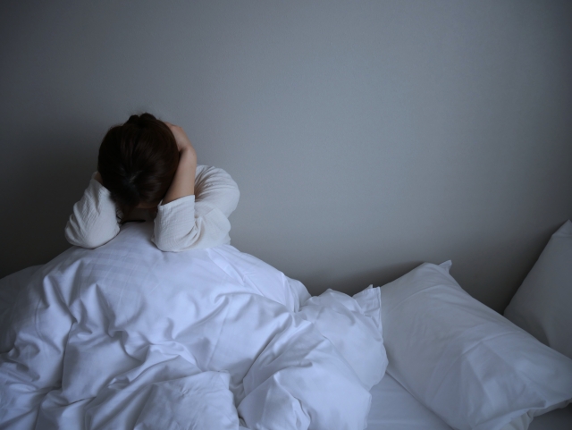 睡眠に悩む女性