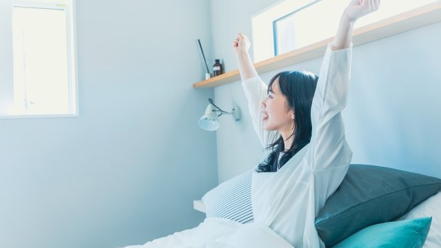 朝早く起きて、出勤や登校までの時間に活動する「朝活」が話題です