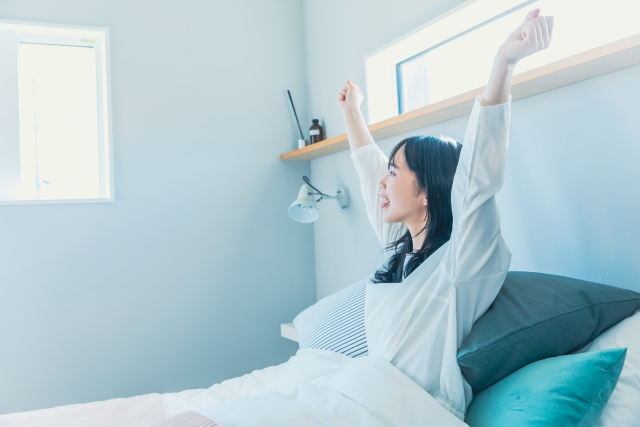 朝早く起きて、出勤や登校までの時間に活動する「朝活」が話題です