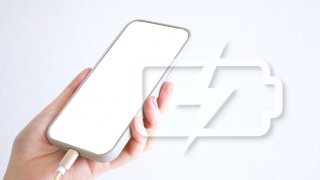 充電切れのスマホ
