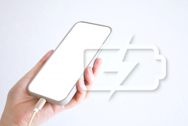 充電切れのスマホ